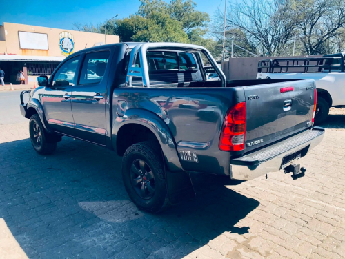 Toyota TOYOTA HILUX D4D 4X4 MT DC DIESEL in Namibia