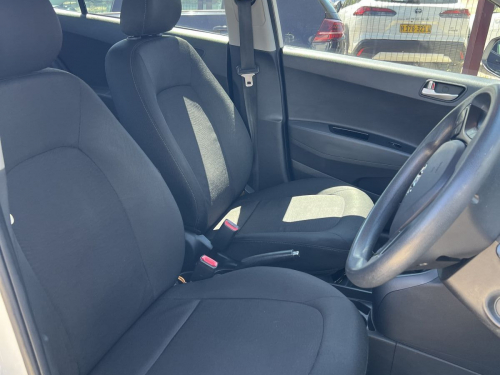Hyundai Grand i10 1.25 Fluid in Namibia