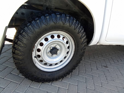 Nissan Navara 2.5 4x4 D/C in Namibia