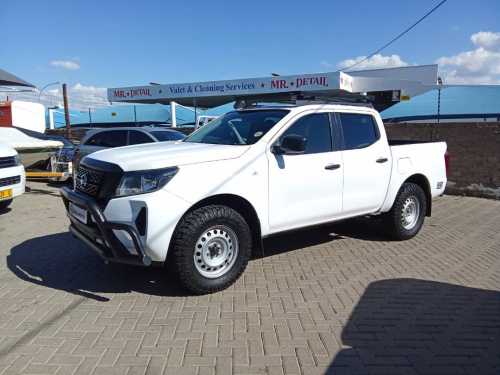 Nissan Navara 2.5 4x4 D/C in Namibia