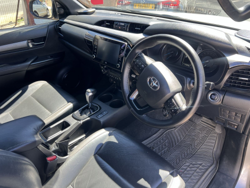 Toyota Hilux 2.8 GD6 RB Legend RS in Namibia