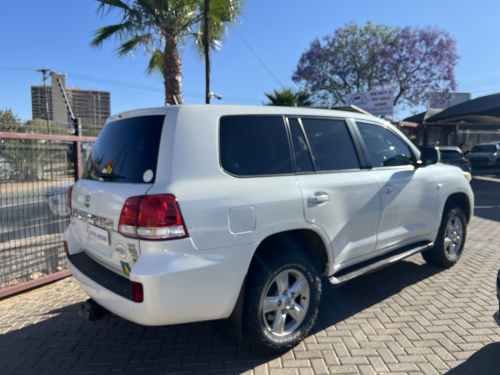 Toyota Land Cruiser 200 VX 4.6V8 in Namibia