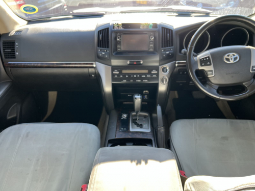 Toyota Land Cruiser 200 VX 4.6V8 in Namibia