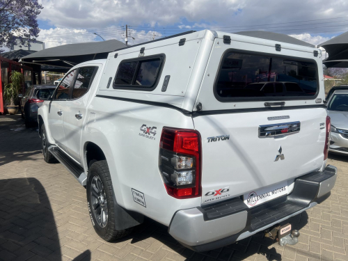 Mitsubishi Triton 2.4 DI DC 4x4 in Namibia