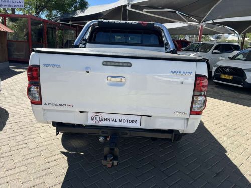Toyota Hilux 3.0D4-D LEGEND 45 4X4 A/T in Namibia