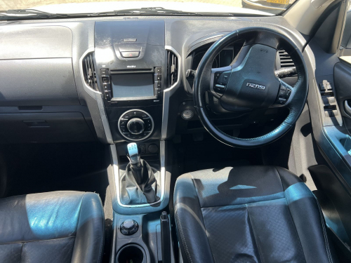 Isuzu KB 300 D-TEQ LX 4x4 in Namibia