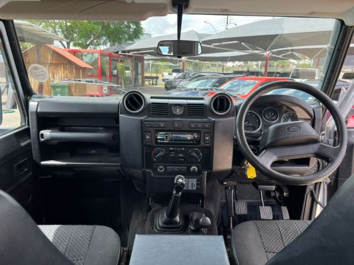 Land Rover DEFENDER PUMA 90 SW in Namibia