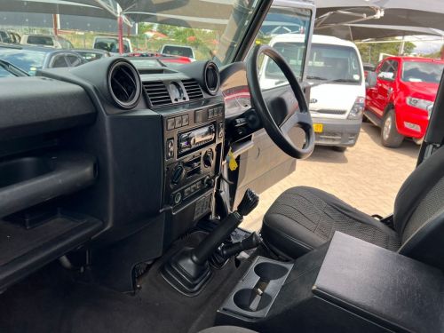 Land Rover DEFENDER PUMA 90 SW in Namibia
