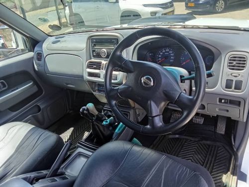 Nissan Hardbody NP300 2.5 TDI 4x4 in Namibia