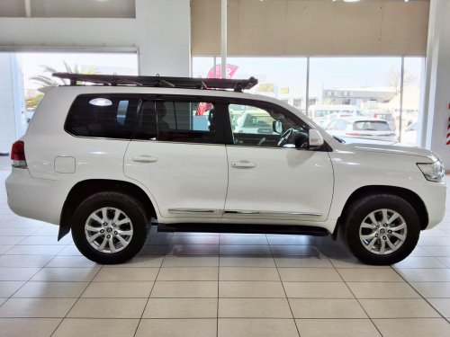 Toyota Land Cruiser 200 LC200 4.5 V8 VX Diesel in Namibia