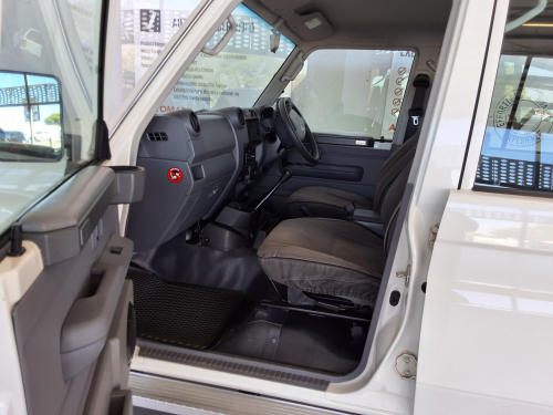 Toyota Land Cruiser 79 DC 4.0 Petrol 4x4 MT in Namibia