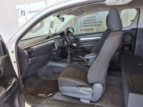 Toyota Hilux Extra Cab 2.4 GD6 RB RAI 6MT in Namibia