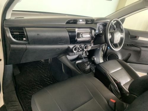 Toyota Hilux 2.0VVTI A/C in Namibia