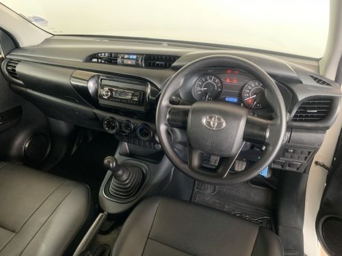 Toyota Hilux 2.0VVTI A/C in Namibia