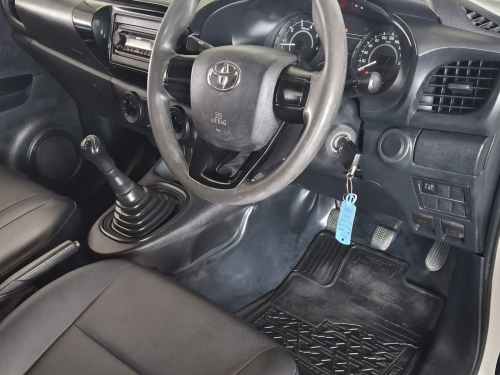 Toyota Hilux 2.4 GD S A/C S/C 4x2 in Namibia