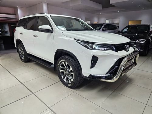 Pre-owned Toyota Fortuner 2.4gd-6 4x4 A/t for sale in 