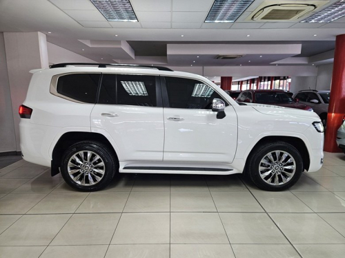 Toyota Landcruiser 300 V6 3.5t Zx in Namibia