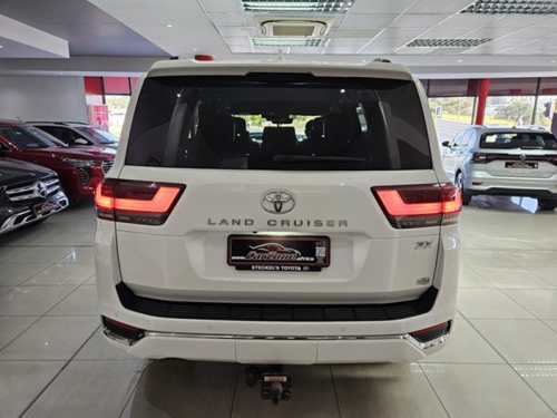 Toyota Landcruiser 300 V6 3.5t Zx in Namibia