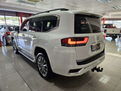 Toyota Landcruiser 300 V6 3.5t Zx in Namibia