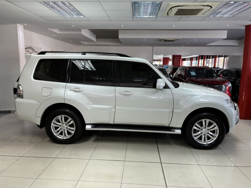 Mitsubishi Pajero 3.2 Di - Dc Gls A/t in Namibia