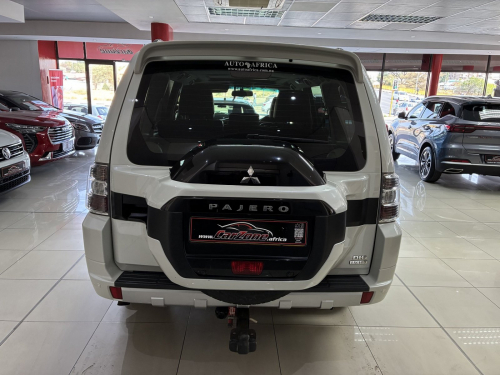 Mitsubishi Pajero 3.2 Di - Dc Gls A/t in Namibia