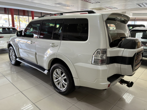 Mitsubishi Pajero 3.2 Di - Dc Gls A/t in Namibia