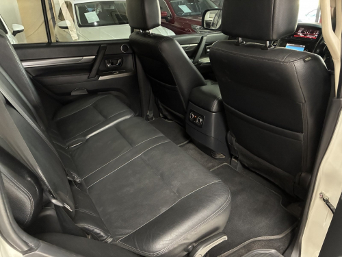 Mitsubishi Pajero 3.2 Di - Dc Gls A/t in Namibia