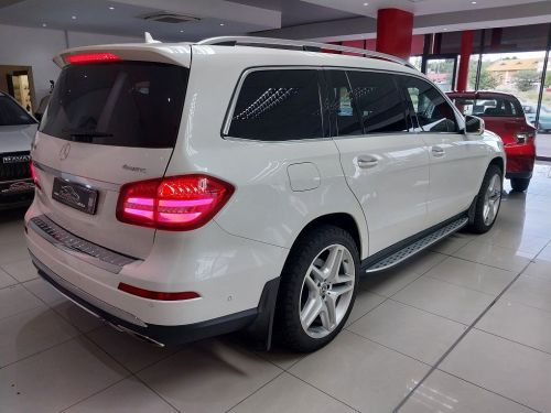 Mercedes-Benz GLS 500 in Namibia