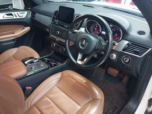 Mercedes-Benz GLS 500 in Namibia