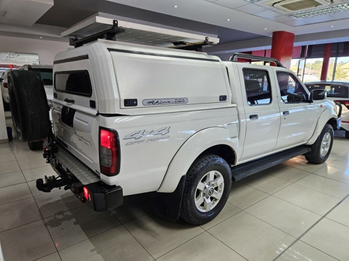Nissan Hardbody Np300 2.5 Tdi 4x4 P/u D/c in Namibia