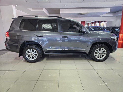 Toyota Landcruiser 200 V8 4.5d Vx-r A/t in Namibia