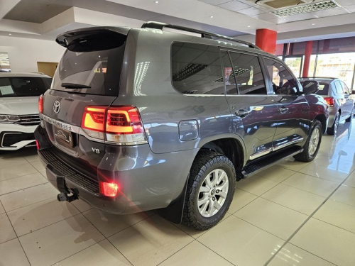 Toyota Landcruiser 200 V8 4.5d Vx-r A/t in Namibia