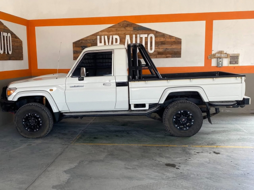 Toyota Land Cruiser 79 4.5D V8 in Namibia