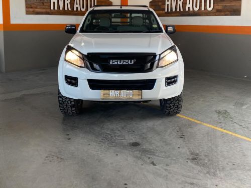 Pre-owned Isuzu KB 250i 2.4L 4x4 for sale in 
