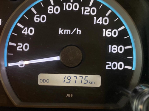 Toyota Land Cruiser  LX 4.5L V8 4x4 in Namibia