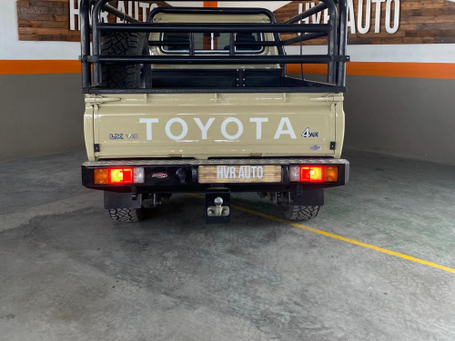 Toyota Land Cruiser  LX 4.5L V8 4x4 in Namibia