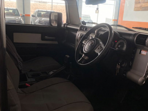 Toyota FJ Cruiser V6 in Namibia