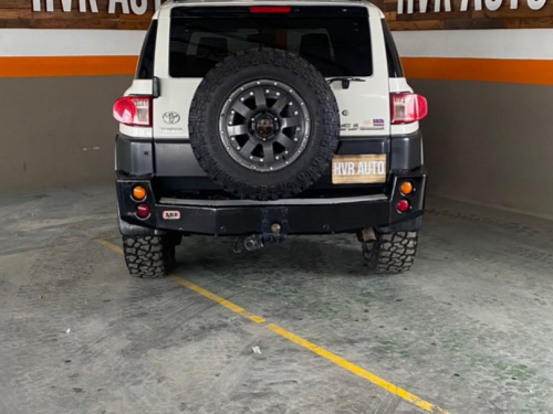 Toyota FJ Cruiser V6 in Namibia