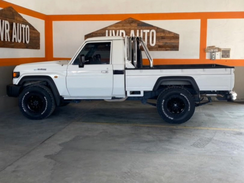 Toyota Land Cruiser LX V8 in Namibia