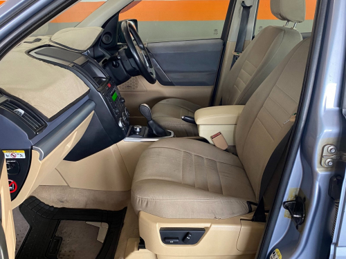Land Rover Freelander II 3.2L i6 SE 4x4 in Namibia