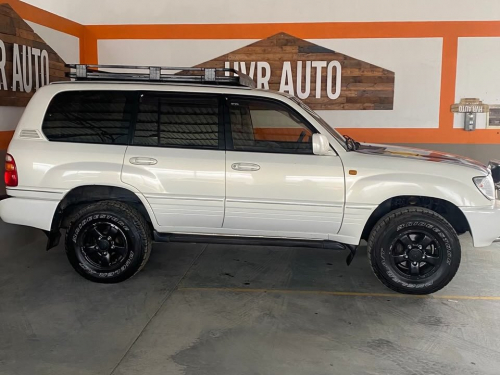 Toyota Land Cruiser 100 V8 in Namibia