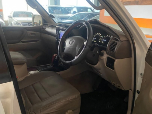 Toyota Land Cruiser 100 V8 in Namibia