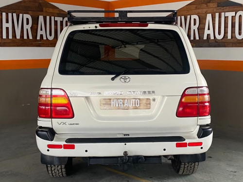 Toyota Land Cruiser 100 V8 in Namibia