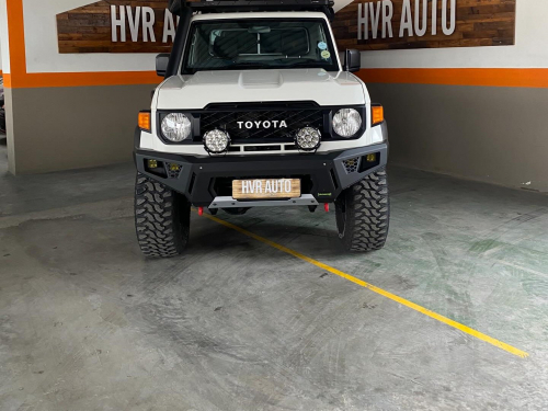Toyota Land Cruiser LX 4.5L V8 4x4 in Namibia