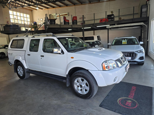 Nissan Nissan NP 300 2.5 Diesel D/cab 4x4 M/t in Namibia
