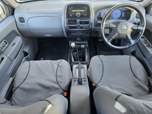 Nissan Nissan NP 300 2.5 Diesel D/cab 4x4 M/t in Namibia