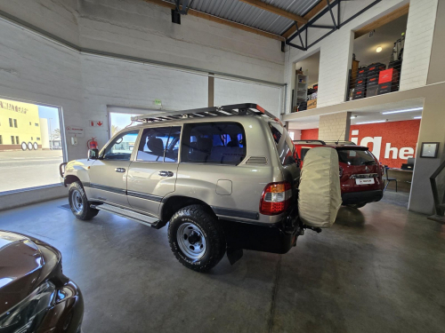 Toyota Land Cruiser 4.5 EFI 100 Series in Namibia