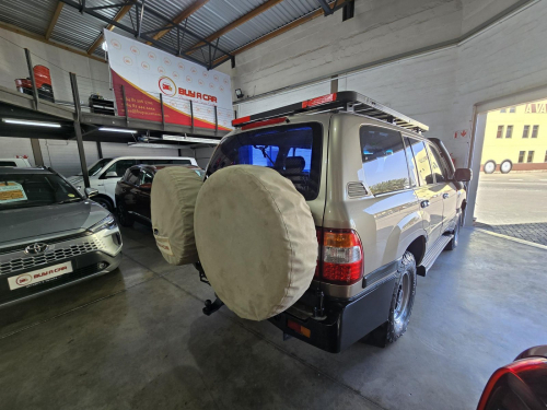 Toyota Land Cruiser 4.5 EFI 100 Series in Namibia