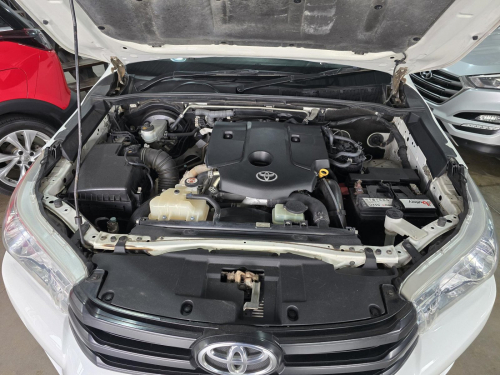 Toyota Hilux SC 2.4 GD S A/C 5MT in Namibia