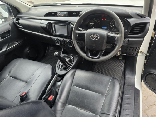 Toyota Hilux SC 2.4 GD S A/C 5MT in Namibia